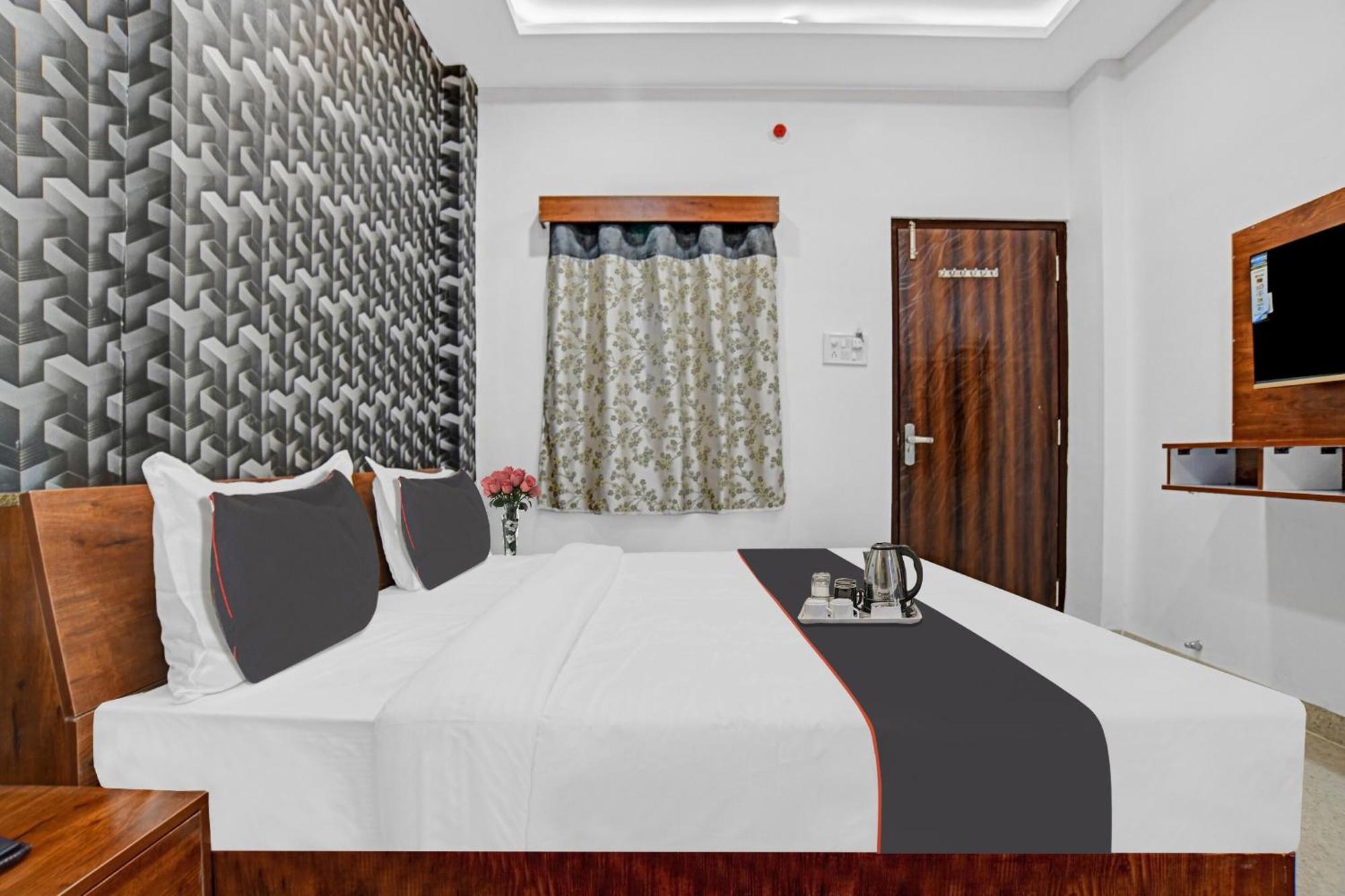 Hotel O Shivaay Indore Buitenkant foto